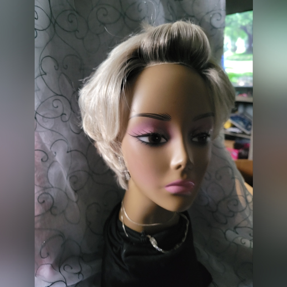 Ellen Wille Wig In Platinum Blonde Rooted - Picture 5 of 16